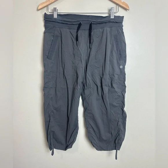 Lululemon Gray Drawstring Cropped Joggers Size 8 Lightweight Athleisure Pants - Picture 2 of 7
